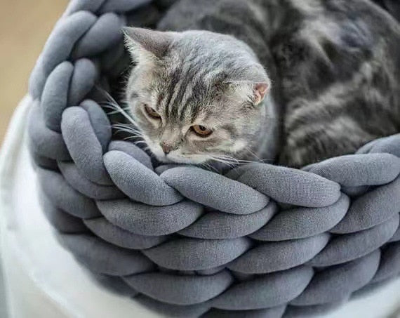 Round Soft Plush Pet Bed for Cats and Dogs